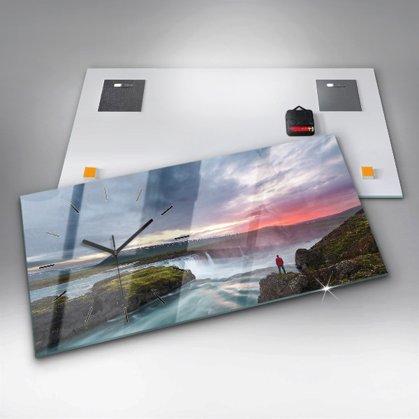 Horizontálne hodiny Krajina s vodopádom