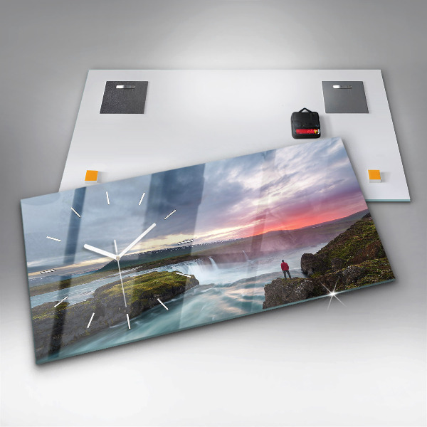 Horizontálne hodiny Krajina s vodopádom