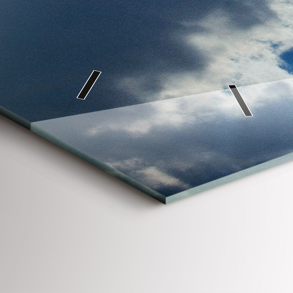 Horizontálne hodiny Poľská vlajka proti oblohe