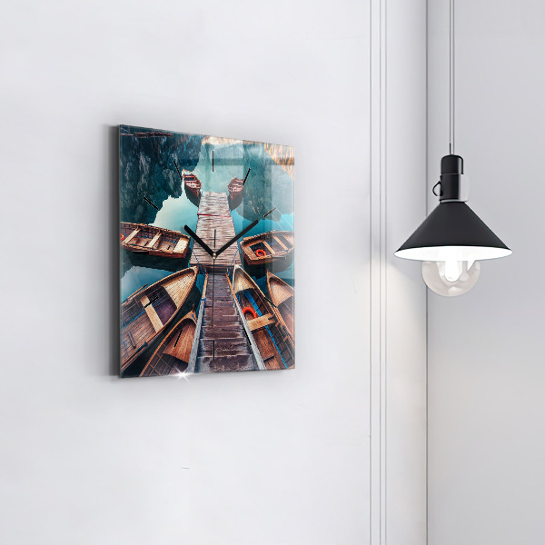 Štvorcové hodiny Most a jazero