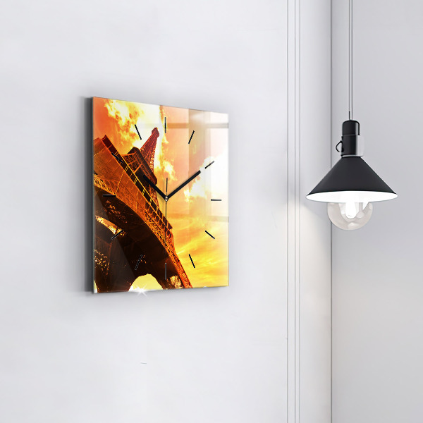 Štvorcové hodiny Eiffelova veža v Paríži