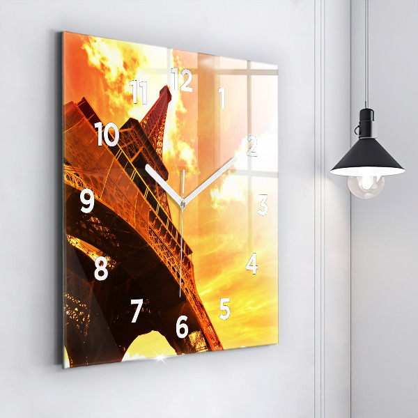 Štvorcové hodiny Eiffelova veža v Paríži
