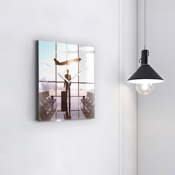 Štvorcové hodiny Muž na letisku