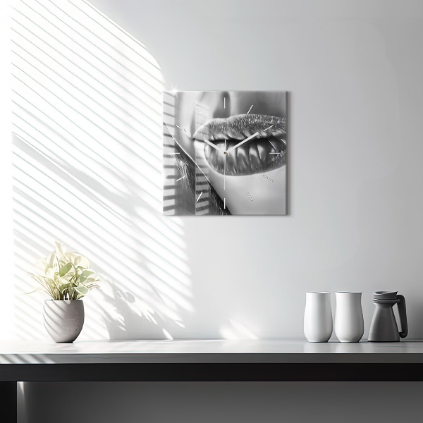 Štvorcové hodiny Ženské ústa