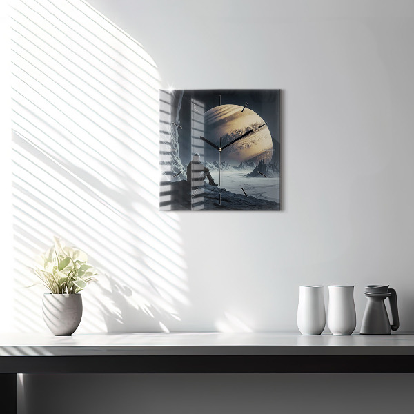 Štvorcové hodiny Muž na pozadí mesiaca