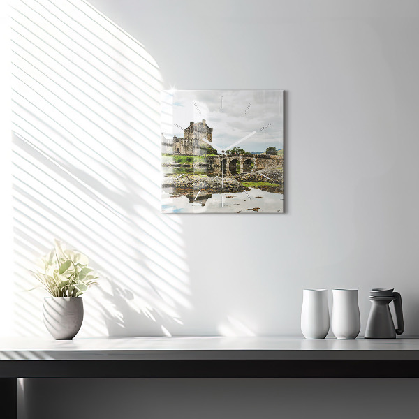 Štvorcové hodiny Hrad Eilean Donan v Škótsku