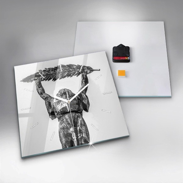 Štvorcové hodiny Socha slobody v Budapešti