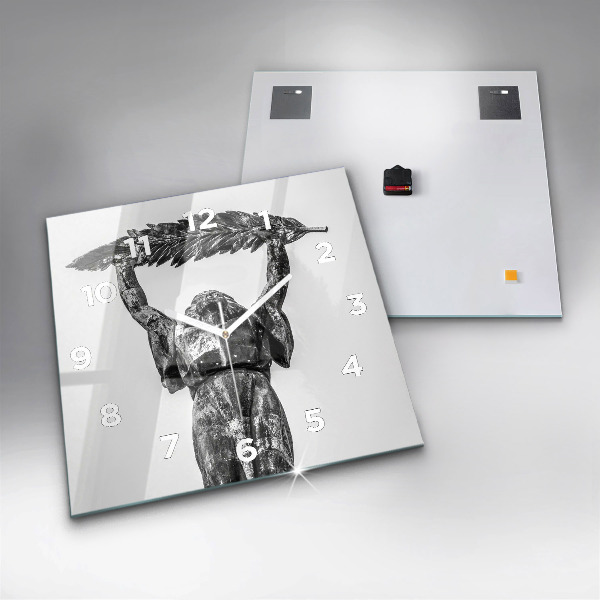 Štvorcové hodiny Socha slobody v Budapešti