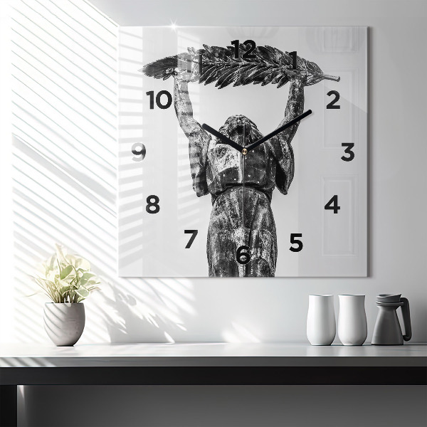 Štvorcové hodiny Socha slobody v Budapešti