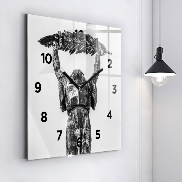 Štvorcové hodiny Socha slobody v Budapešti