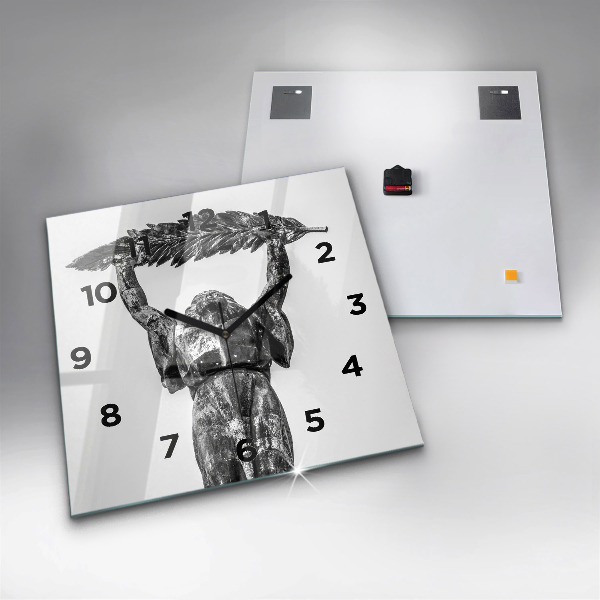 Štvorcové hodiny Socha slobody v Budapešti