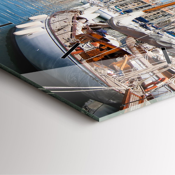 Štvorcové hodiny Marina v Marseille vo Francúzsku