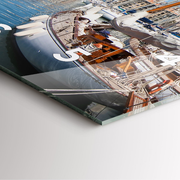 Štvorcové hodiny Marina v Marseille vo Francúzsku