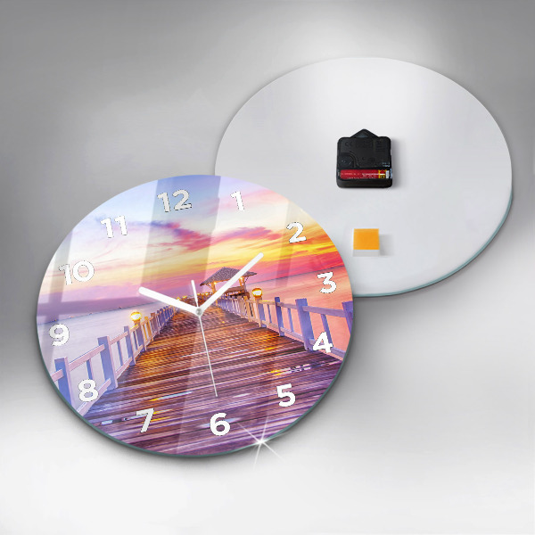 Okrúhle hodiny Most v prístave večer