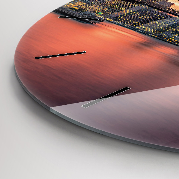 Okrúhle hodiny East River v New Yorku