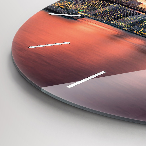 Okrúhle hodiny East River v New Yorku