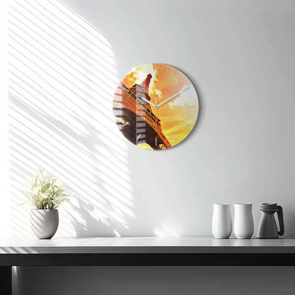 Okrúhle hodiny Eiffelova veža v Paríži