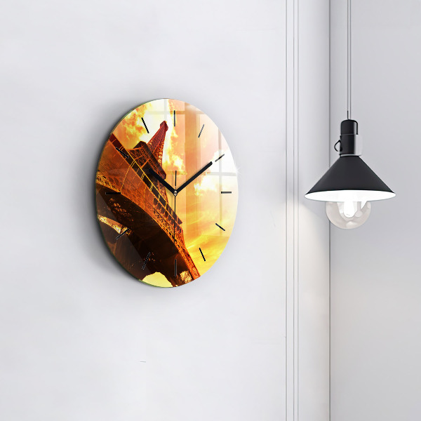 Okrúhle hodiny Eiffelova veža v Paríži