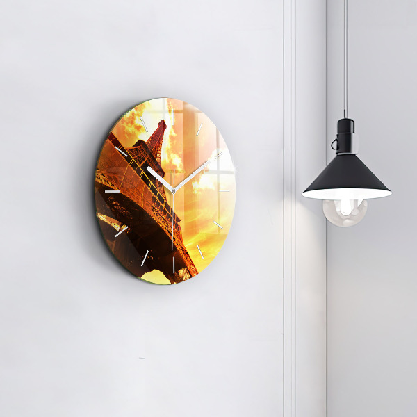 Okrúhle hodiny Eiffelova veža v Paríži