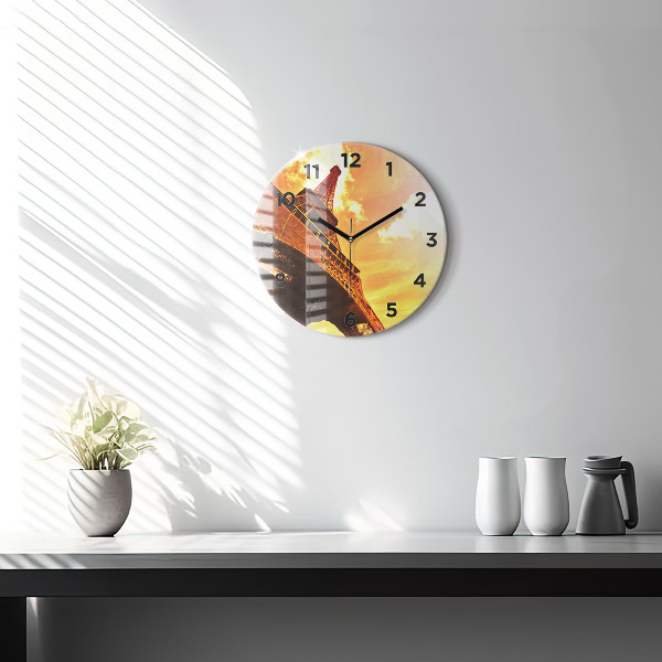 Okrúhle hodiny Eiffelova veža v Paríži