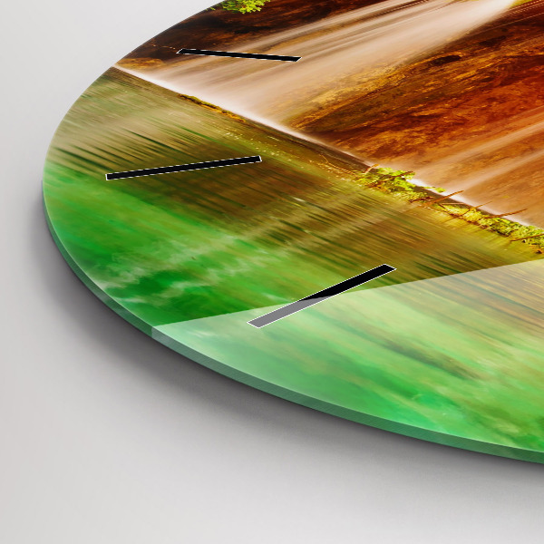 Okrúhle hodiny Pohľad na vodopád