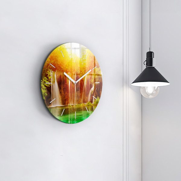 Okrúhle hodiny Pohľad na vodopád