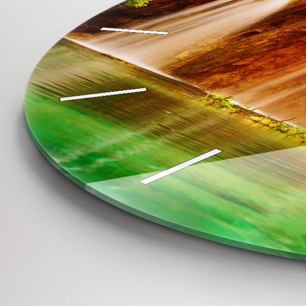 Okrúhle hodiny Pohľad na vodopád