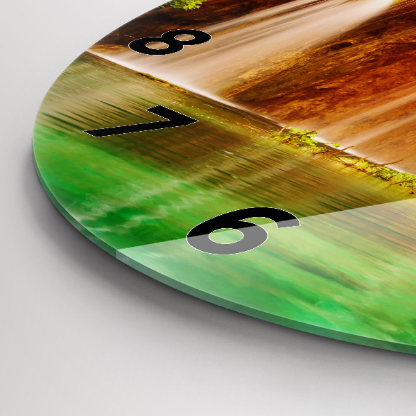 Okrúhle hodiny Pohľad na vodopád