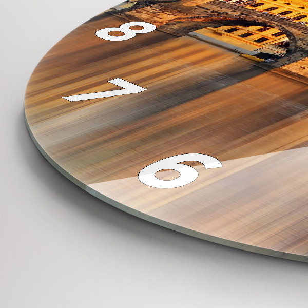 Okrúhle hodiny Panoráma nad riekou