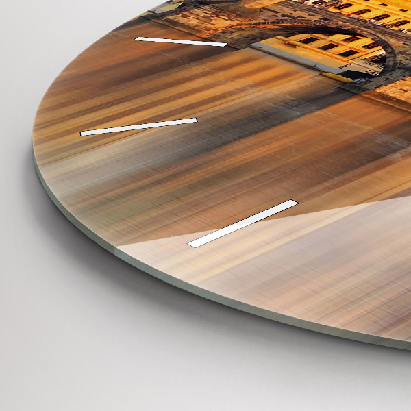 Okrúhle hodiny Panoráma nad riekou