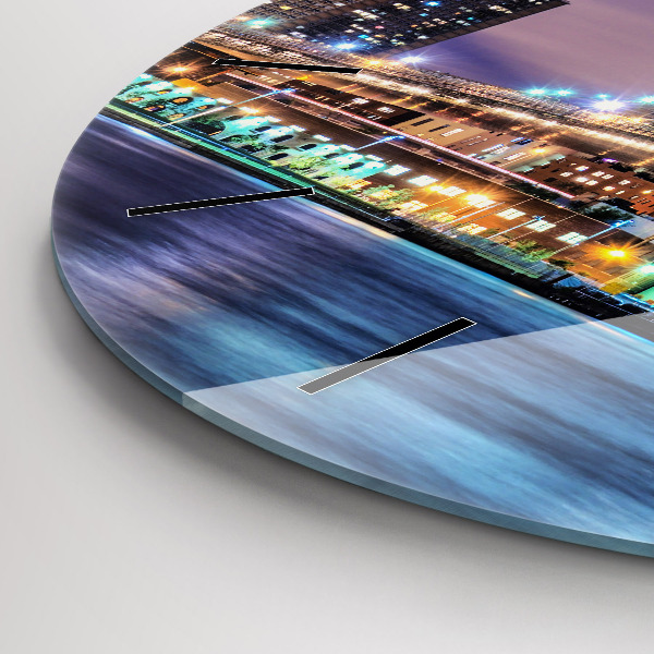 Okrúhle hodiny Brooklynský most a East River