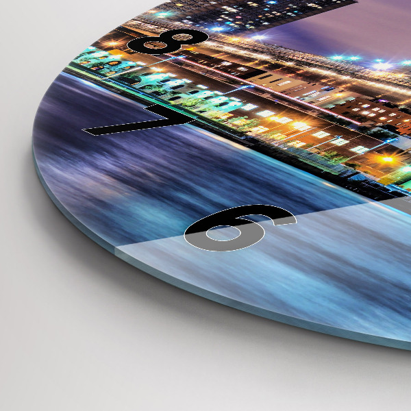 Okrúhle hodiny Brooklynský most a East River