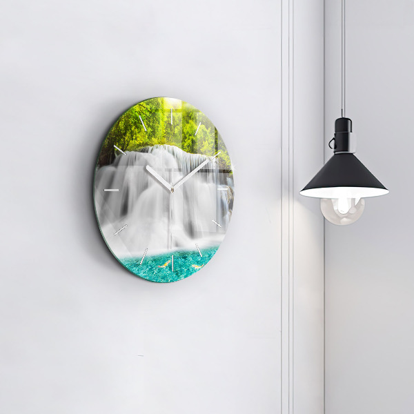 Okrúhle hodiny Vodopád v Thajsku