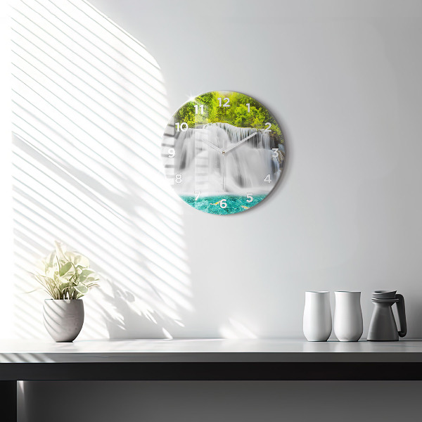 Okrúhle hodiny Vodopád v Thajsku