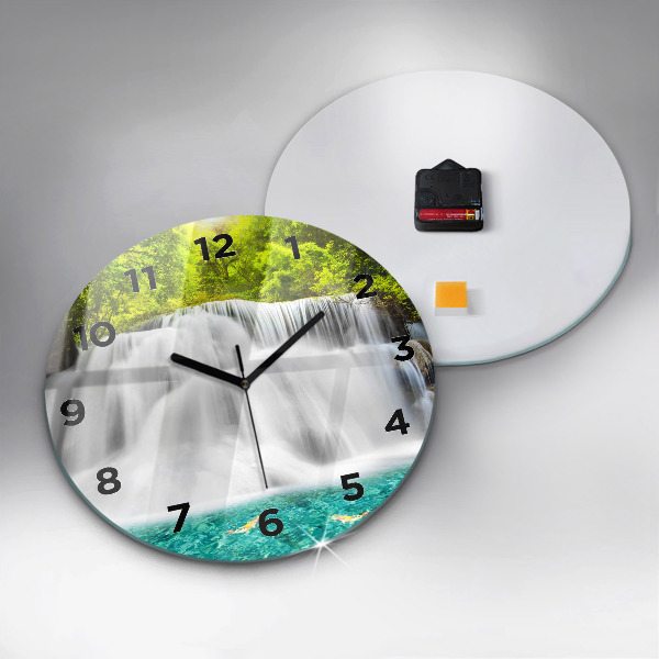 Okrúhle hodiny Vodopád v Thajsku