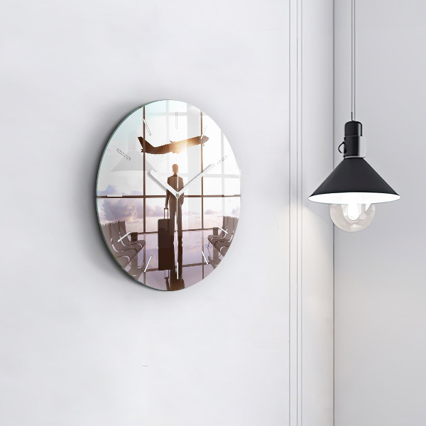 Okrúhle hodiny Muž na letisku