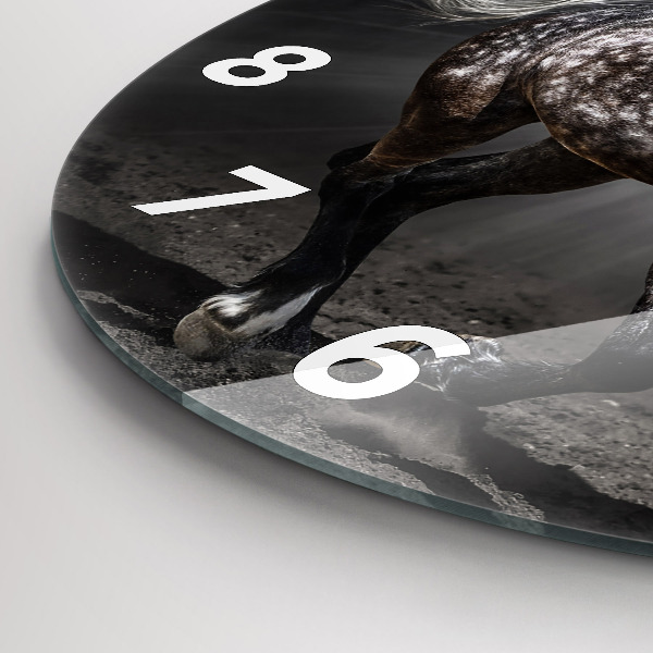 Okrúhle hodiny Cválajúci kôň