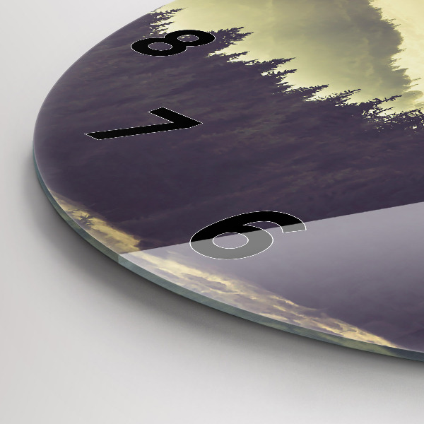 Okrúhle hodiny Hmlisté horské svahy