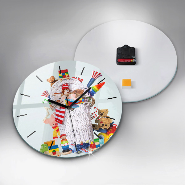 Okrúhle hodiny Prútený košík s hračkami