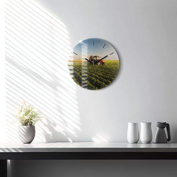 Okrúhle hodiny Traktor v poľnohospodárskej oblasti