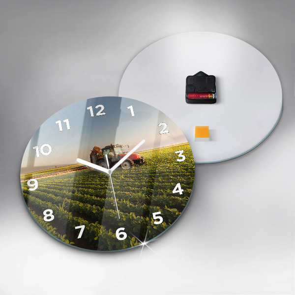 Okrúhle hodiny Traktor v poľnohospodárskej oblasti