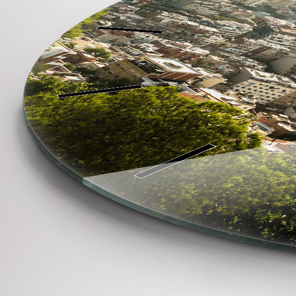 Okrúhle hodiny Pohľad z Barcelony na Montjuic