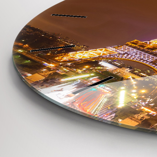 Okrúhle hodiny Osvetlená Eiffelova veža