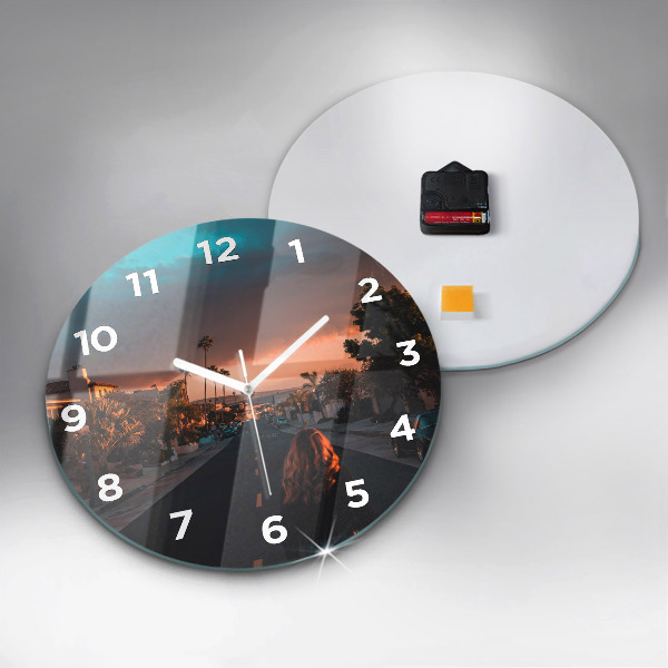 Okrúhle hodiny Žena na ceste