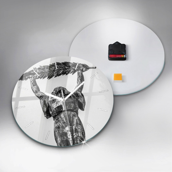 Okrúhle hodiny Socha slobody v Budapešti