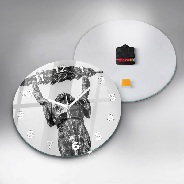 Okrúhle hodiny Socha slobody v Budapešti