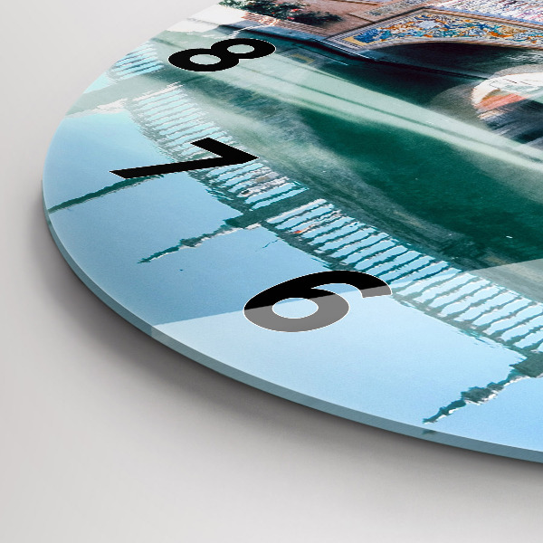 Okrúhle hodiny Plaza de España v Seville