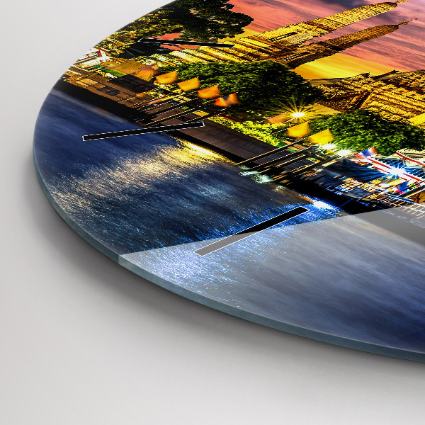 Okrúhle hodiny Chrám v Bangkoku