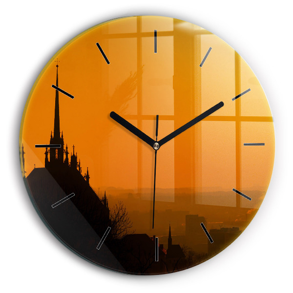 Okrúhle hodiny Pohľad na brnenskú katedrálu