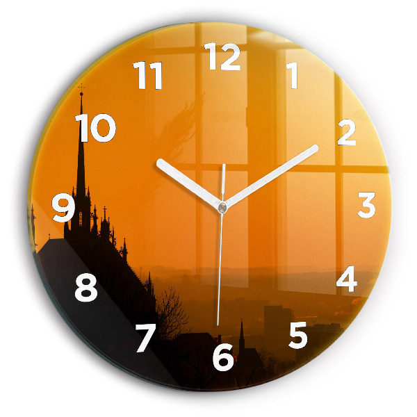 Okrúhle hodiny Pohľad na brnenskú katedrálu